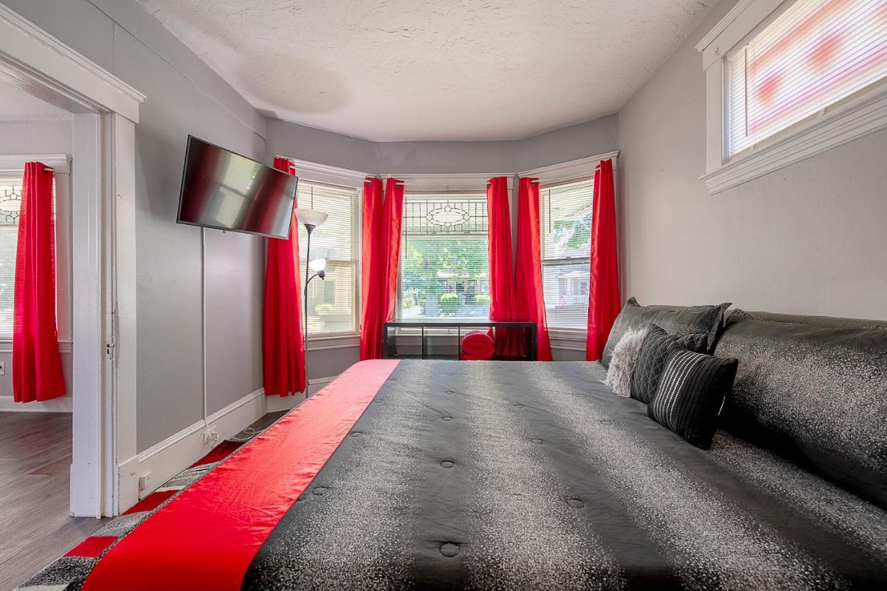 The Rubi Lounge - Spacious Brooklyn Centre Modern Escape Near Downtown With Parking, 300Mb Wifi & Self Check-In Cleveland Ngoại thất bức ảnh