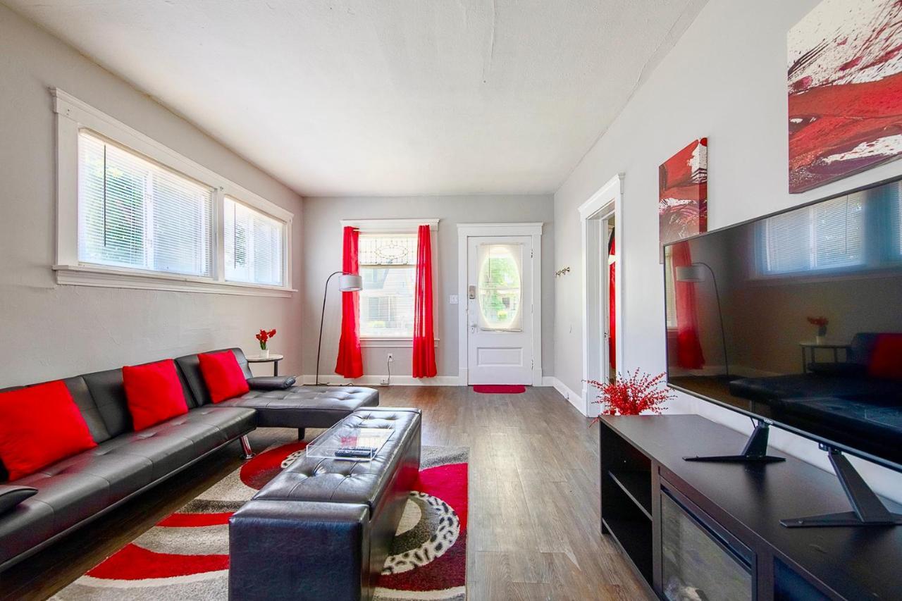 The Rubi Lounge - Spacious Brooklyn Centre Modern Escape Near Downtown With Parking, 300Mb Wifi & Self Check-In Cleveland Ngoại thất bức ảnh